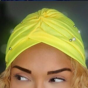FAUX Pearl Decor Pleated Turban. Yellow. NWOT